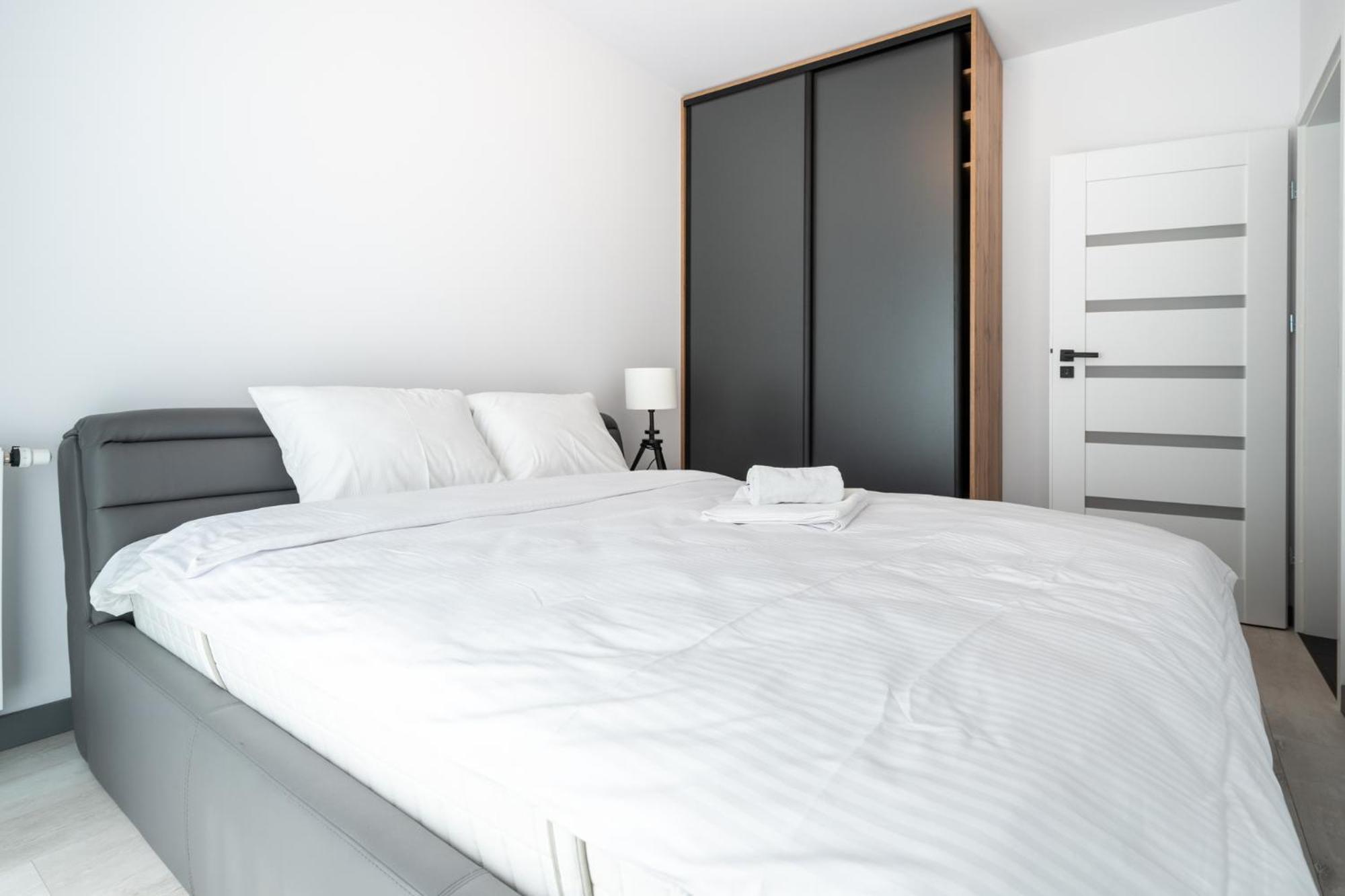 Raciborska 2-Bedroom Apartment Катовице Екстериор снимка